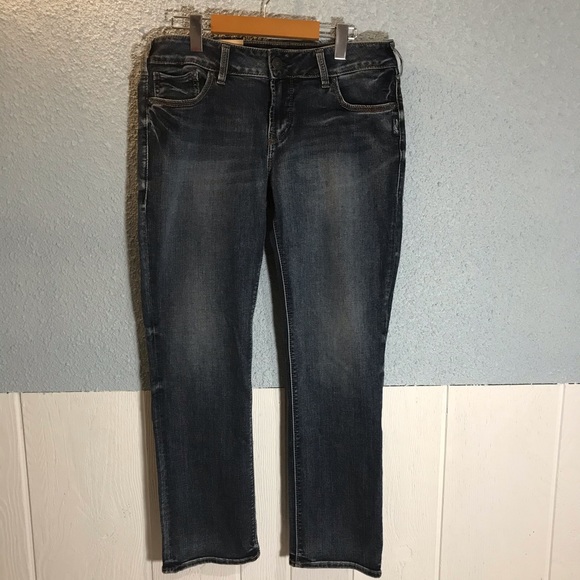 SILVER Suki Mid Rise Straight Leg Jean